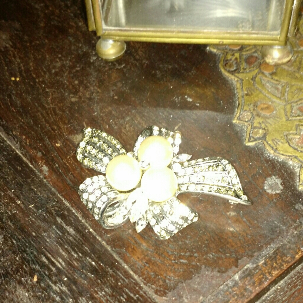 Classic Rhinestone Pearl Pin